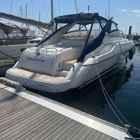 Boat Accommodation Ltd Торкі Екстер'єр фото