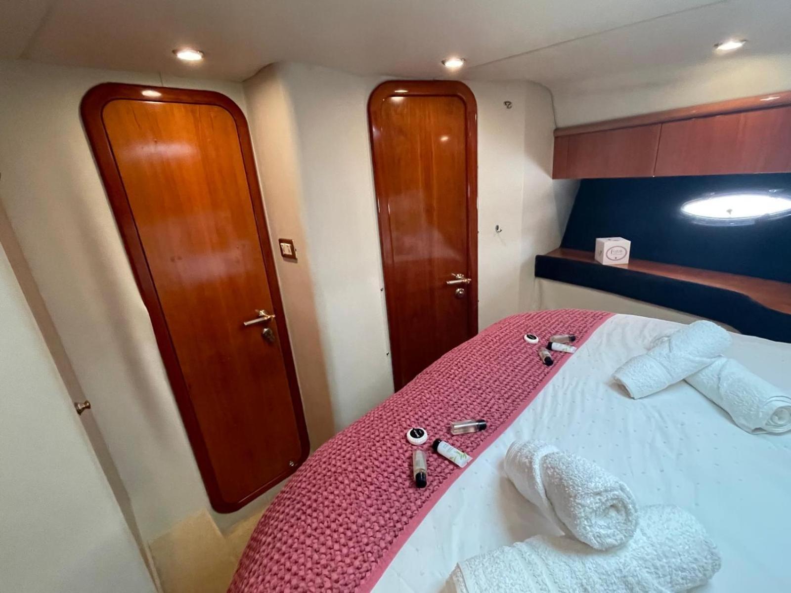 Boat Accommodation Ltd Торкі Екстер'єр фото
